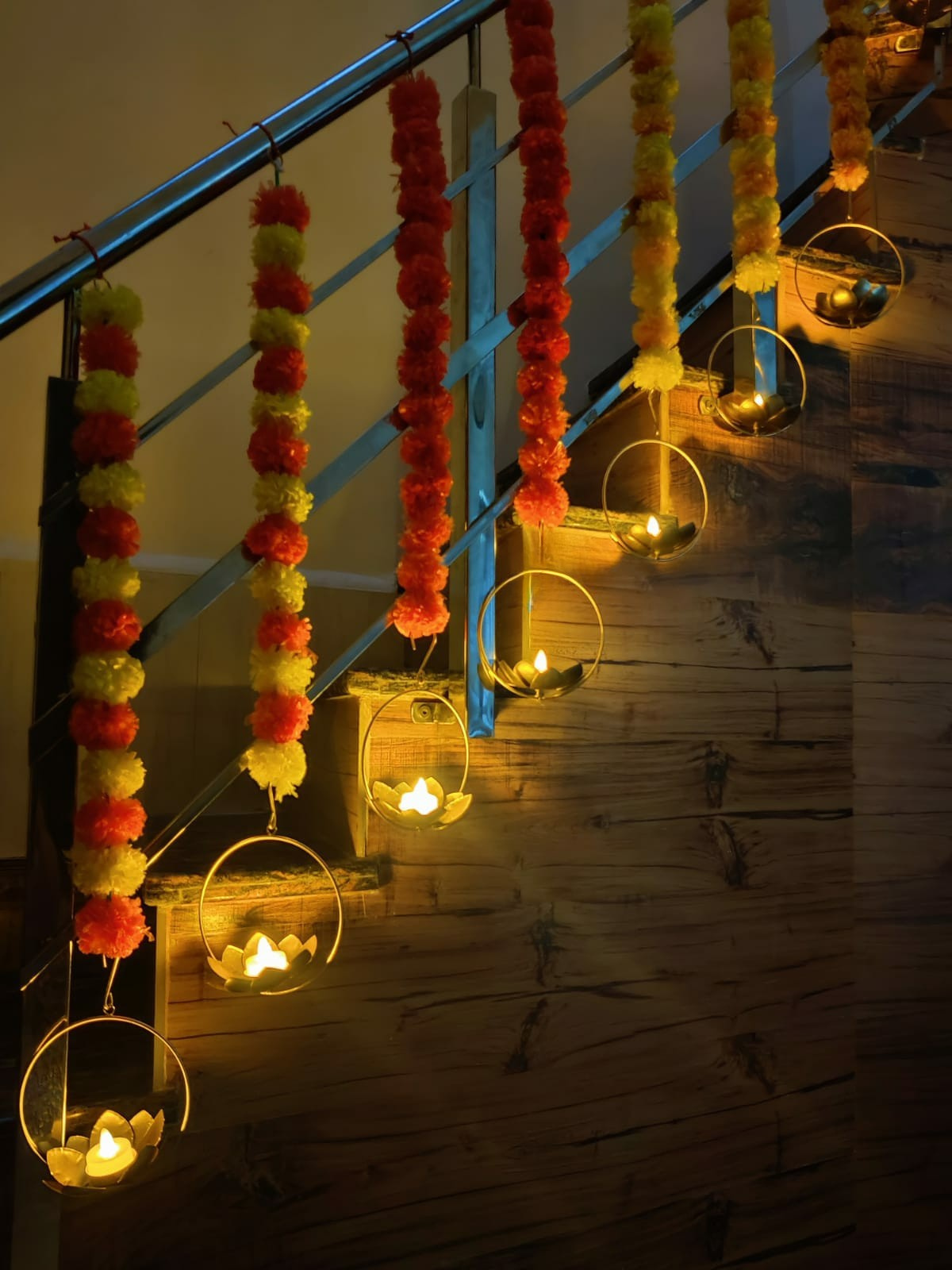 Metal Ring Lotus Hangigs